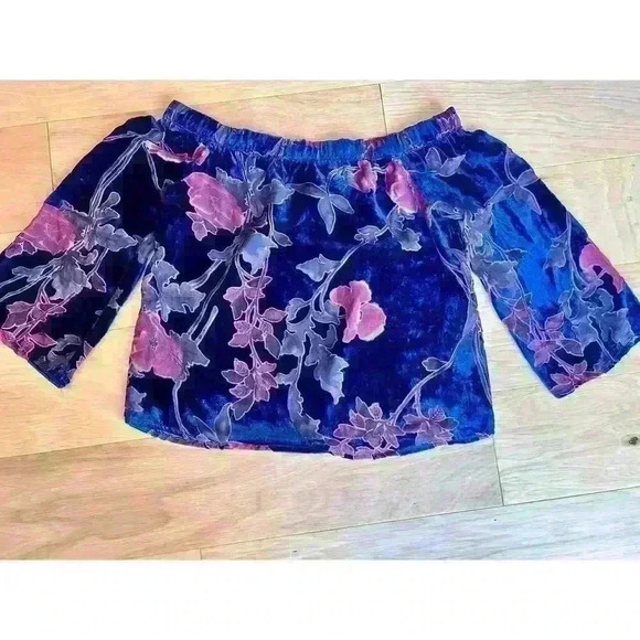 Skies Are Blue Tops - Skies Are Blue Off Shoulder Shirt size XSP